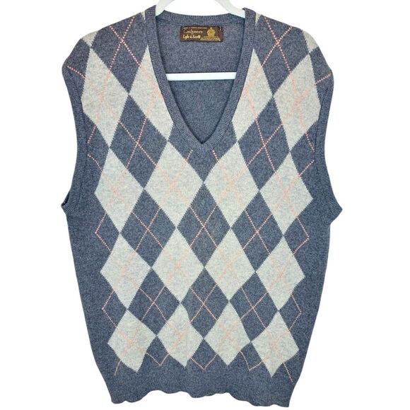 Vintage Lyle & Scott 100% Cashmere Argyle Sweater Vest Size 44 XL Gray Pink Knit - Picture 1 of 6